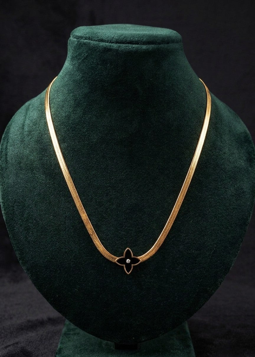 Anti tarnish golden herringbone necklace with clover pendant 