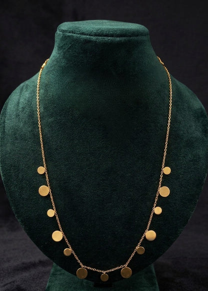 Anti tarnish gold necklace with disc pendant pattern