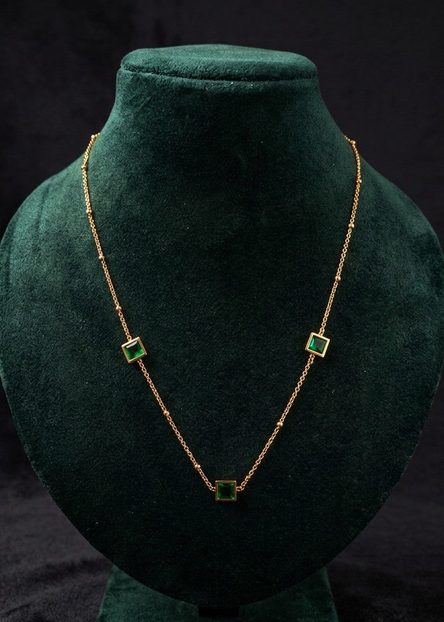 Anti tarnish gold necklace with emerald green stone accents