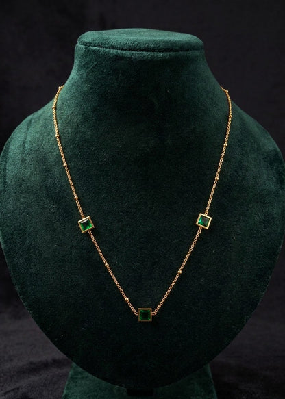 Anti tarnish gold necklace with emerald green stone accents