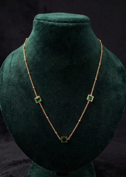 Anti tarnish gold necklace with emerald green stone accents